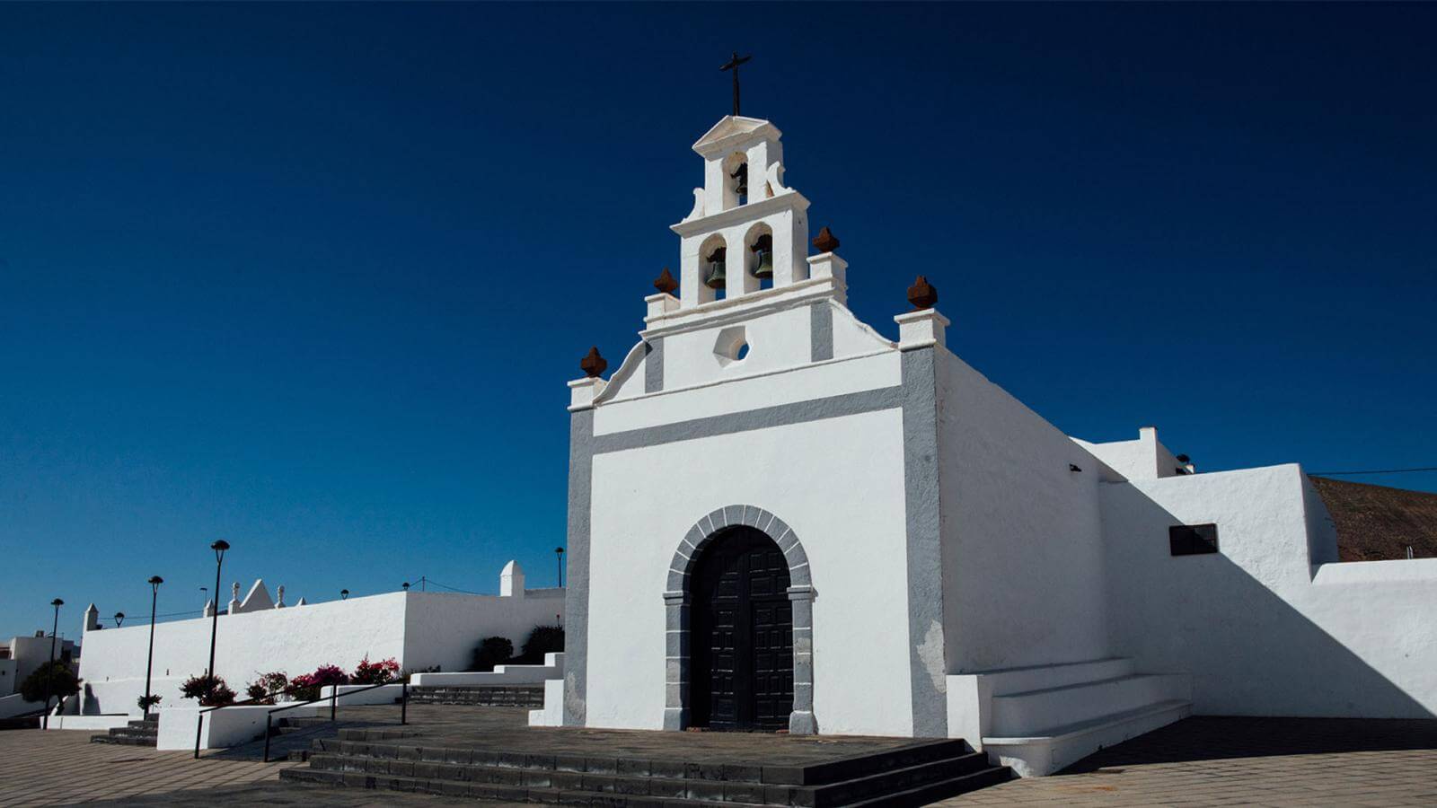 tias lanzarote taxis teléfono imagen de plaza tias en lanzarote